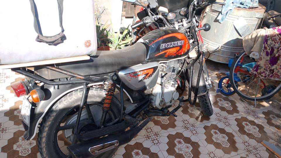 دراجه بوكسر مرقمه بأسمي بغداد دراجه احلا من صور وما مفتوحه ولا مجفته تجيب مصلح وشوف بعينك سعر 2400 وبيها مجال رقم وتساب *********** بغداد, العراق
