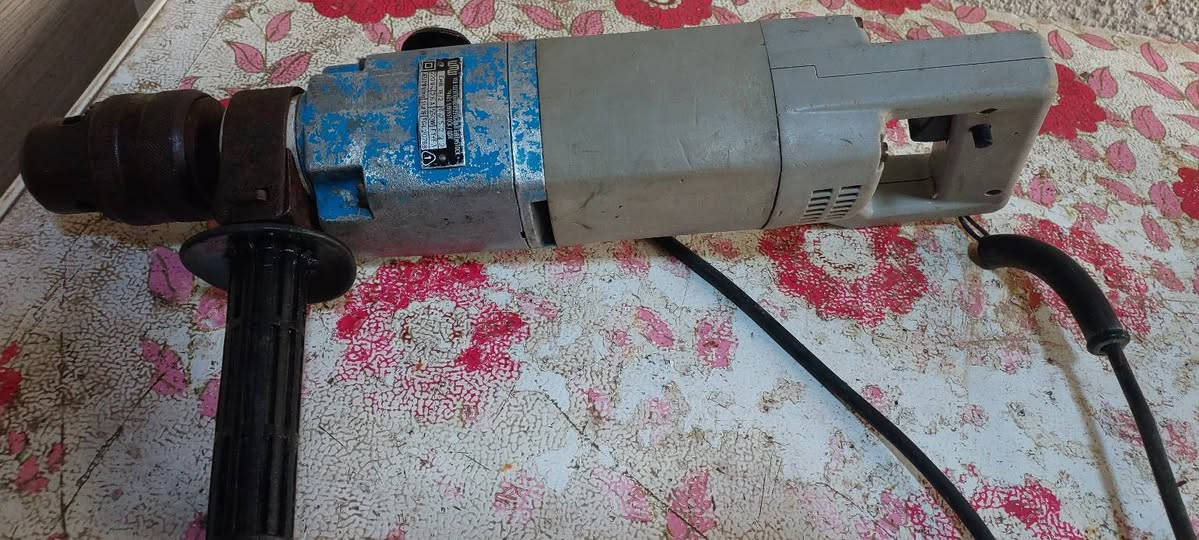 دريل شواصي سرعتين بلغاري اصلي المكان النجف تفاصيل على الخاص او الاتصال ***********
