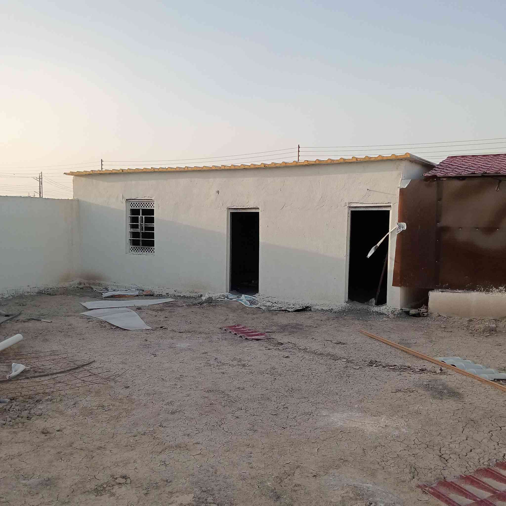 السلام عليكم اخوان مزرعه للبيع المساحه 400 البناءبلوك غرفه ومطبخ وقاعه وصحيات خارجيه خدمات كامله منطقة البوعظم الاستفسار على الرقم *********** او واتساب

