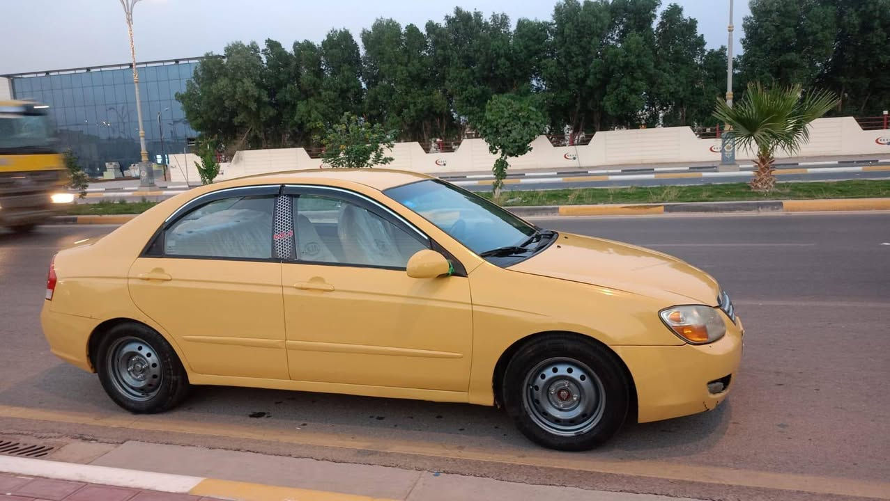 السلام عليكم٫
بيع مستعجل,
كيا سبكترا موديل 2009 ماشية 159 كم ألف المحرك بي خيط بخار ضعيف جدا جدا  ناقل الحركة بحالة ممتازة تبريد فول بحالة ممتازة السيارة مابيها اي حادث الصبغ ع البارد جنطة بنيد دعامية مع ملاحظات في الجوانب . السعر 80 ورقة للتواصل يرجى الاتصال ع رقم الهاتف ***********

