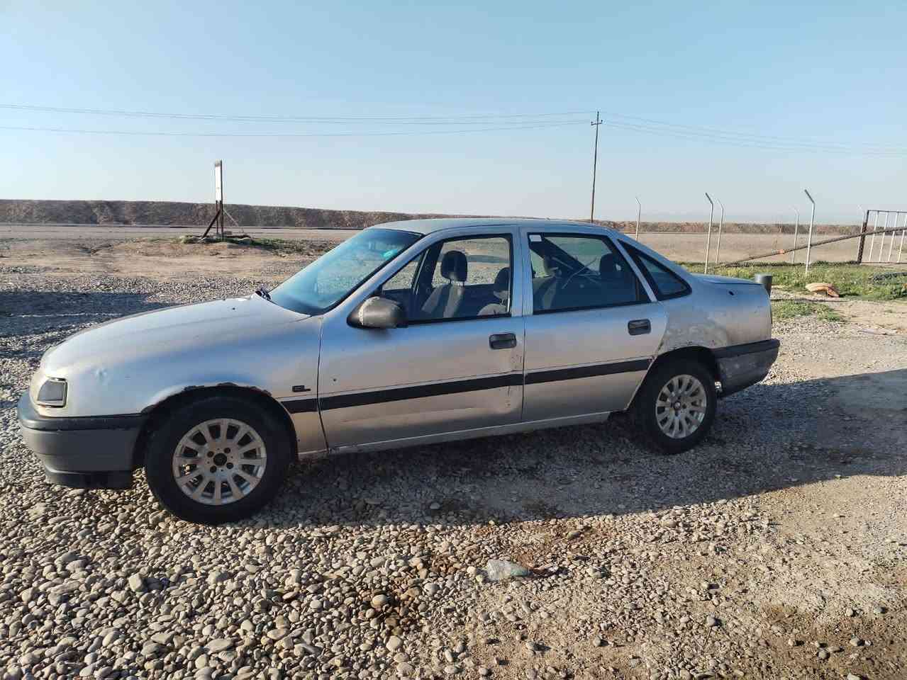 السلام عليكم 
اوبـل فكتــرا      حجم 16 
رقم كركوك دولي        لسنــه ال 30
السياره ب اسمائنه…..بطاقه بانزين بيها
كشر كدام العين. تخم تاير ومحرك وكير وصدر وغرفه نضاف :             السعر 27 وبيها مجال 
مكاني كركوك الرياض 
***********
