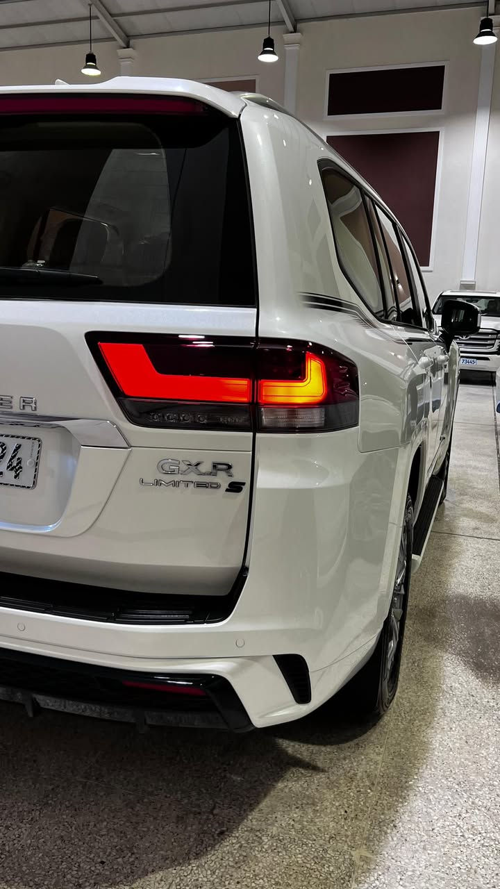 يالله 
� للبيع لاندكروزر GXR-S موديل 2025 🚘
• المحرك: 6 سلندرك
• الدفع: دبل (4×4)
• اللون: أبيض
• الحالة: جديده بحاله الوكاله  – مكفول
• الممشى: 9,000 كم فقط
• الاستخدام: شخصي
✨ المواصفات: فول مواصفات S
✔ شاشة كبيرة حديثة
✔ كاميرات
✔ سنسرات أمامية وخلفية
✔ تحكم بالمقود
✔ مثبت سرعة
✔ أنظمة سلامة
✔ جنوط وكالة
✔ داخلية نظيفة جداً
📞 للتواصل: (***********)
📍بغداد معارض النهضه معرض الشارقه موتورز
