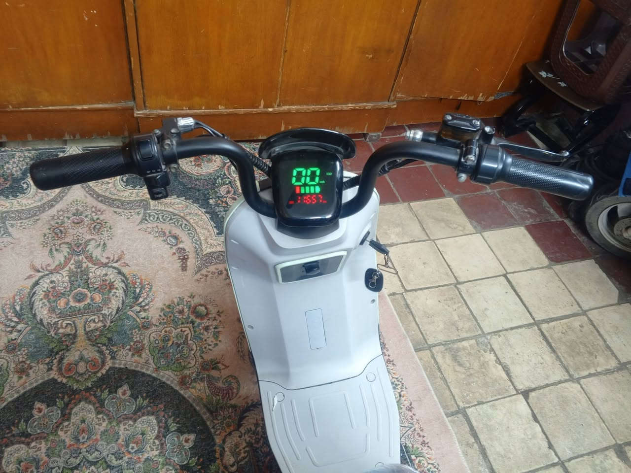 سلام عليكم ورحمة الله وبركاته
دراجة شحن جديده ماخذيها 
كهربائيات باتريات كله نضيف بصمه تشغيل وإيقاف عن بعد 
السعر 300 وبيها مجال شاحنه وياها الي يحب معلومات أكثر ***********
