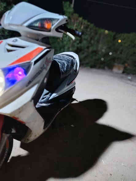 السلام عليكم دراجه سكنس مكفوله نقصه بس تريشه صفح البيع مكاني بغداد البلديات سعر (600) وبيه مجال ***********
