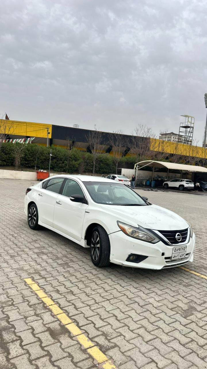 نیسان ئالتیما ٢٠١٨ 
مواصفات SL
سەیارەیەکە زۆر پاک و خاوێن ماوەتەوە و هەمووشتێکی بەشەرتە 
٣ پارچەی پێشی بۆیاخە ژوورەوەی ناگرتووە 
گێڕ و مەکینەو بەناو کردنی بەشەرتە 
نرخی ١١٥ وەرەقەو مەعامةلة 
*********** أربيل, العراق
