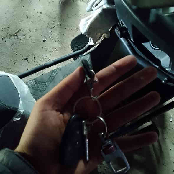 سلام عليكم شباب دراجة ماتركس مدرع الشكل الجديد للبيع 
دراجة جديدة بعدهة ما ماشية هواي بيهة نظام تشغل عن بعد و سويچات ثنين مواصفات نظام R بك و3سرع سرعتهة خير من الله دراجة كاملة من كل النواحي مثل متشوف بلصور السعر مليون و50 .
للستفسار ***********
