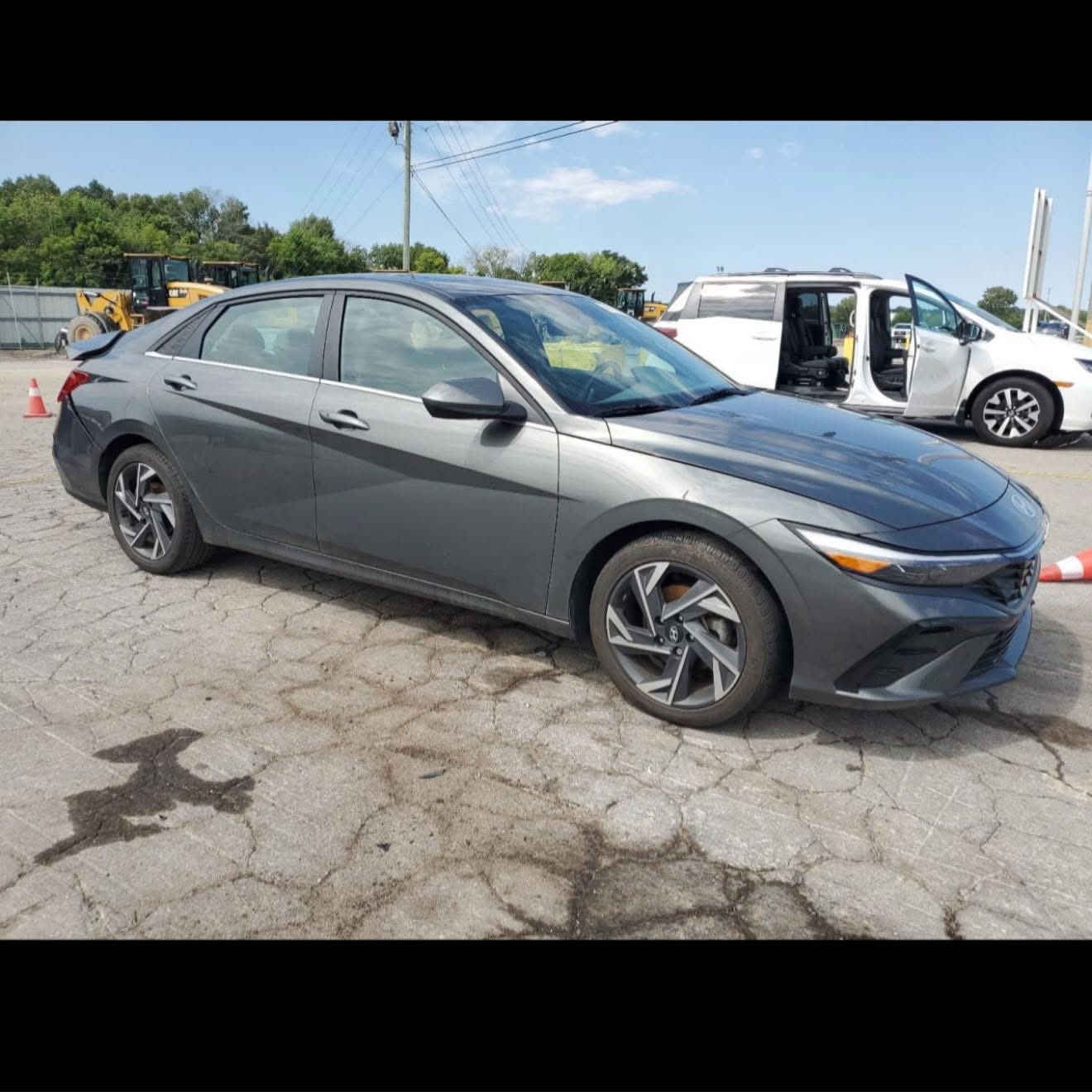 السلام عليكم النترا 2024 sel فول  امريكي دخول جديد
 بدون رقم 

السياره نظيفه جـداً حادث بسيط فقط بارد يم العلامة مال الصندوق يرادله فقط تكحيل / اللحية مال الدعامية  ورجعتها نفسها.

كلين السياره 

المواصفات : فول عدا الكشنات 

- سقف بانوراما 

- بصمه تشغيل وابواب الصندوق 

- تشغيل عـن بعد 

- رادار امامي خلفي 

- كيجات ديجتل 

- صندوق كهربائي ذكي 

- اريل طياره نفكيتر 

- مكينه 2000 المرغوب 

- ثلاث انظمه قياده 

- شاشه كبيره ديجتال  

- توقف ذاتي وقفل كروس 

- سايد بريك بصمه 

- اضائه ترحيب عند الاقتراب 

- ويل كب كروم

- السياره خير من الله ومبينه بالصور 

- ماشية 21 mi 

- السعر ( 167 ) $ 

بغداد الشعب 

- للاستفسار الاتصال على الرقم 

- ***********
