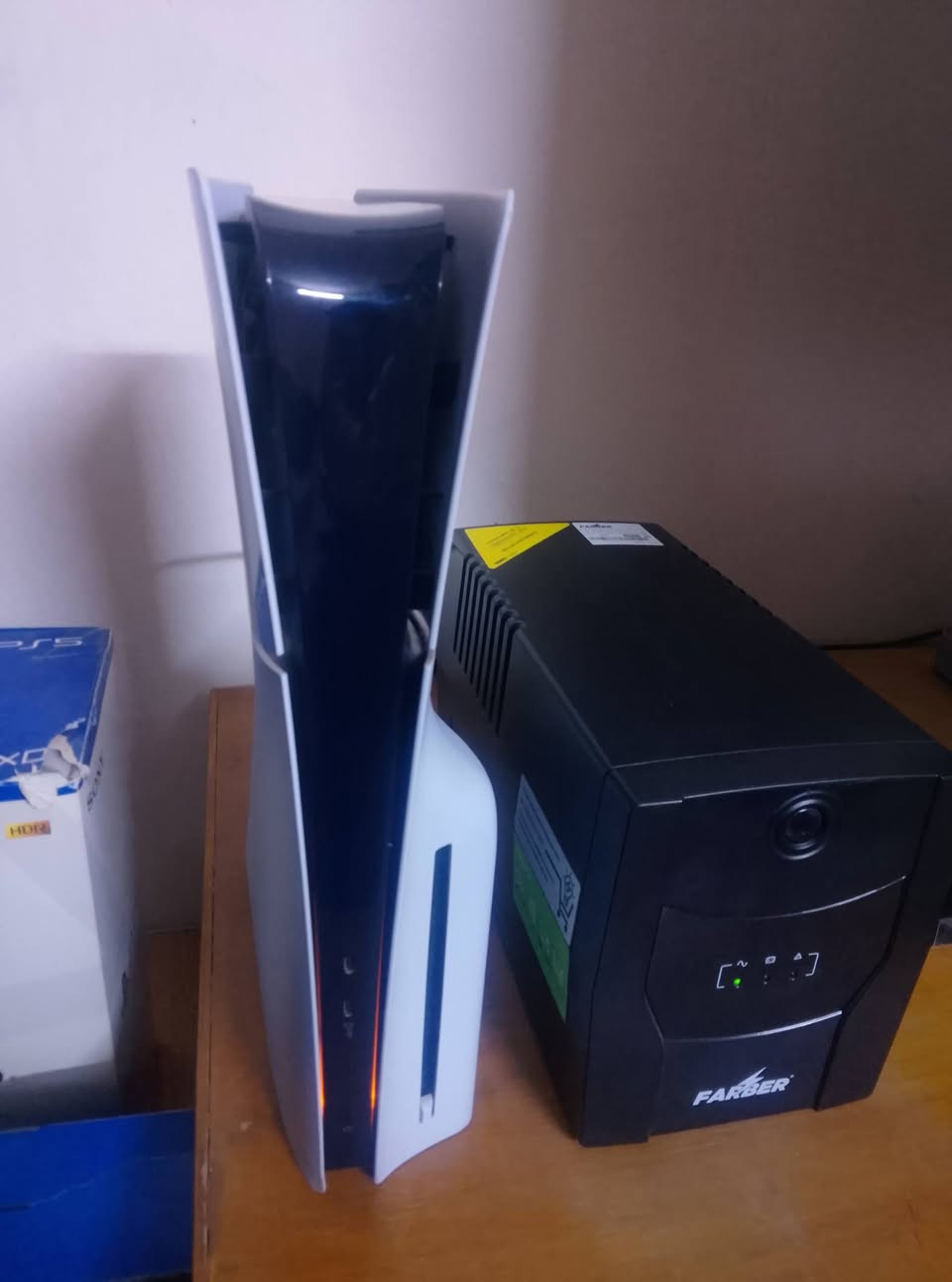 السلام عليكم بلي 5 سلم 1تيرا وياه جوستكين واحد اسود اصلي مبدله وي مال جهاز والثاني مال سبايدر مان تجاري ووياه يو بي اس 1500 ولعبة it takes two (النسخة اللي بيها تحديث مال فايف) الجهاز مامفتوح ابداً بس الكارتونة مالته مشككه والكفر مالته مشخط لان صارلة هواي يمي واني كل يوم ماخذه لمكان
للبيع وي كل غراضه ذني ب800 
للعلم هو الجديد حالياً ب850 و اني ابيعه وياه يدة زايدة ويوبي اس ولعبة مثل ما شرحت فوك


**إذا كنت صاحب هذا الإعلان وتريد حذفه لأي سبب، رجاءا أرسل رسالة إلى الدعم الفني**