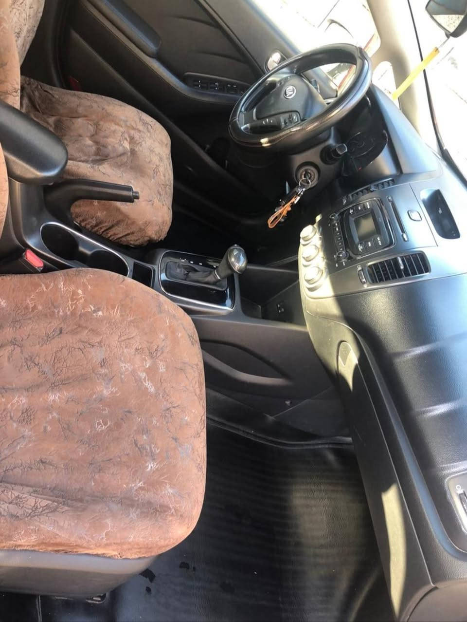 كيا فورتي 2017 محرك دوش 2000 ماشية 96 الف ميل رقم شمالي باسمي مراوس مع جارجر او أوباما وانطيه فرق 
*********** بغداد الكرخ
