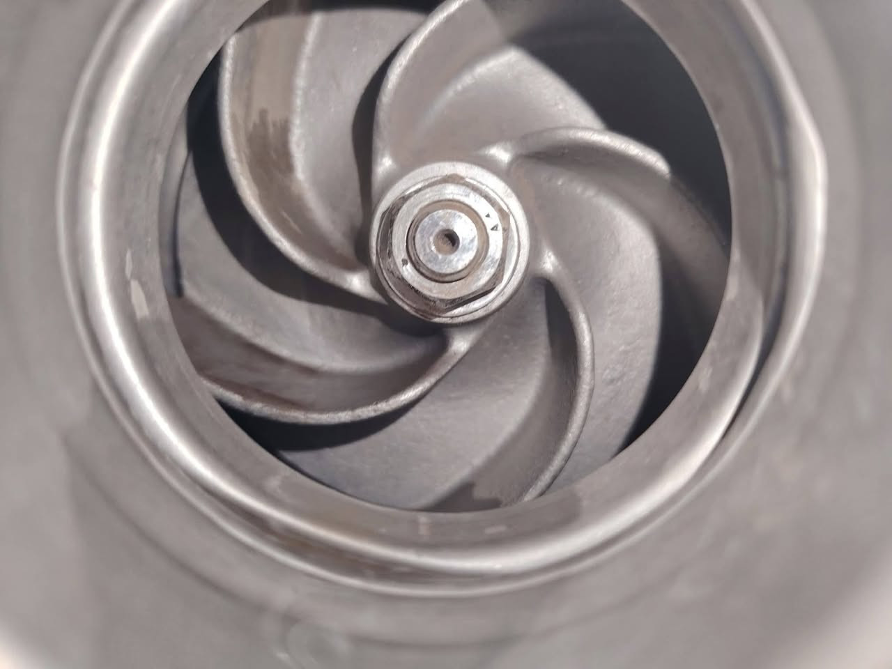 السلام عليكم متوفره موتورات للبيع ***********
