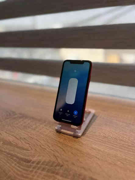 ايفون 11 عادي 
جهاز. نضافه كلش عاليه ما مفتوح فقط فيس ايدي متوقف 
بطاريه ٨١. ذاكره ١٢٨ 
بي ضمان الجهاز ( فقط فيس ايدي متوقف)  سعره 225 الف 
عنوانا بابل ومتوفر توصيل جميع محافظات العراق  (فحص الطلب امام المندوب قبل دفع اي مبلغ ) 
واتساب او اتصال فقط *********** حلة
