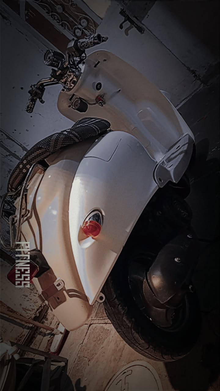 سلام عليكم للبيع دراجه كلاسك 60 نثيه دراجه حلوه ونضيفه الله شاهد نكره سلف هندر كامله من كلشي كهربائيات هورن كلوبات كلشي العنوان الحسينيه مال راشديه راسلني على الخاص او تتصل عليه ***********السعر 200وبيه مجال قليل
