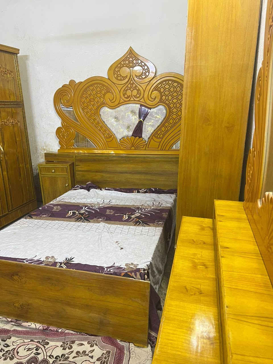 غرفه أخشاب مستعمله شي قليل اخت الجديده الضهر جرجوبه براغي موديل حديث الزاويه كنتوريه ملحق 5ابواب ملحق السعر 650بغداد الاتصال *********** متواجد واتساب اكو توصيل بكروه
