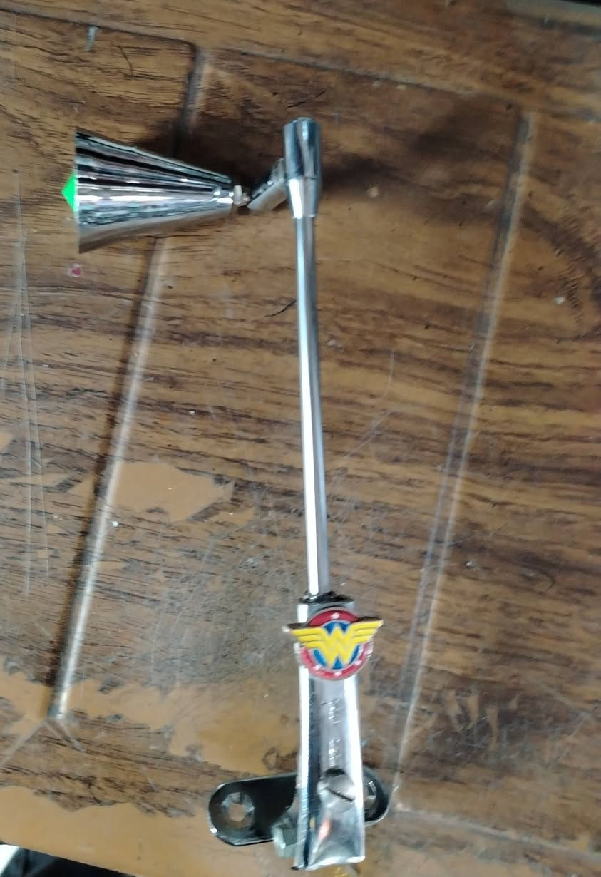 السلام عليكم للبيع شمعة دشبول وطاسة سوريا وجبة قديمة للاستفسار ***********
