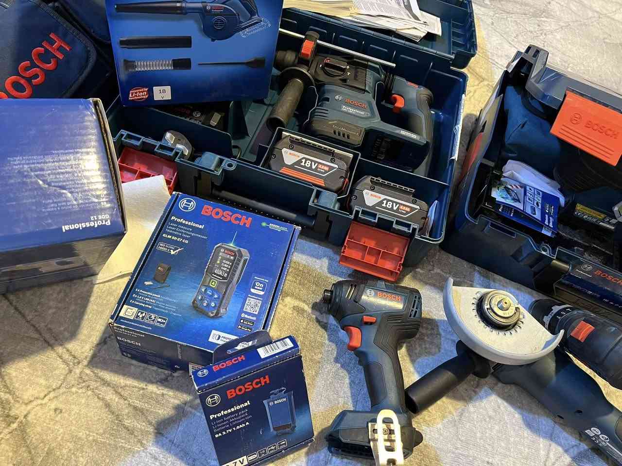 السلام عليكم ورحمة الله وبركاته 
عده كامله من بوش الالماني للبيع 
للاستفسار 
وتساب ***********
وتساب ***********
