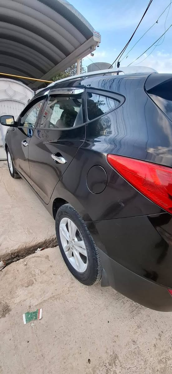 توكسن امريكي موديل ٢٠١٠ سوداء اللون  
فقط بوند مبدل شرط بدون دواخل رقم نينوى تحكمات استيرن 
سيارة جاهزة ..
شراي اتصل على الارقام 
***********
***********
