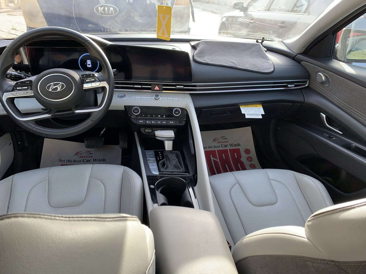 السلام عليكم🙋‍♂️
النترا هايبرد 2024احمر وارد أمريكي فول واحد ع واحد داخل ابيض ماشيه 17000milرقم بغداد باسمي تحويل ثاني يوم السياره كامله بس صبغ بنيد حادثها موضح بلصور صارلها شهرين من وصلت بغداد اي نقص مابيها مواصفاتها معروفه ميحتاج اذكرهن  مكاني بغداد *********** 
السعر 175 $ وبيها مجال
