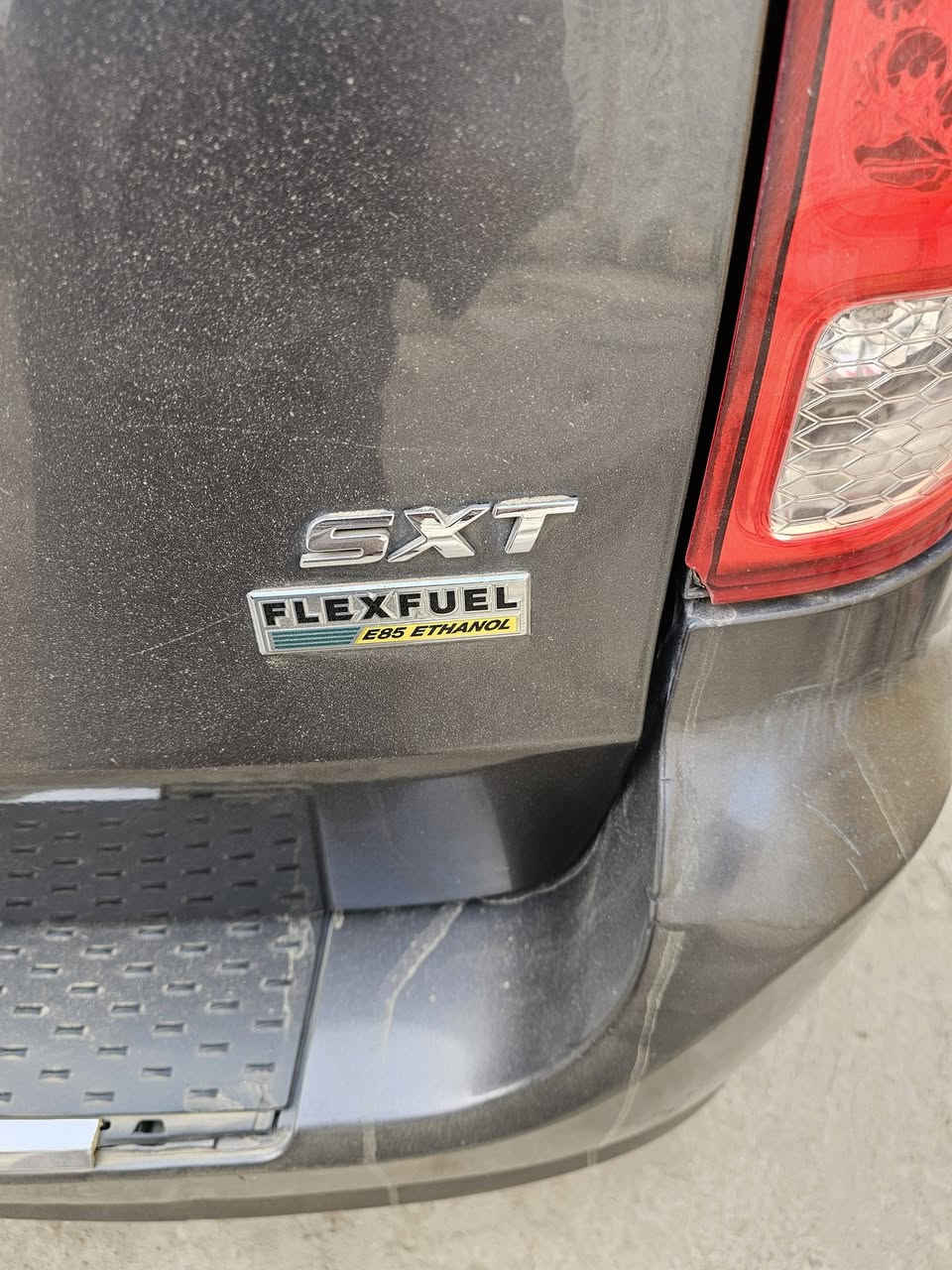 من رخصة ادمن الكروب
دوج كرفان موديل ٢٠١٦ فئة sxt للبيع 
ابواب وصندوق كهرباء .تبريد ٣ قطع ممتاز . شاشة عطلات .فرس ارضي كبير وفرس بالسقف ٢ شاشه .شاشه اندرويد . مثبت سرعه .سنويه نافذه ٢٠٢٦ السياره باسمي مشروع وطني مداور ثاني يوم رقم بغداد مكاني بالعماره السعر ١٣٥ 
الاتصال على الارقام التاليه *********** و***********
