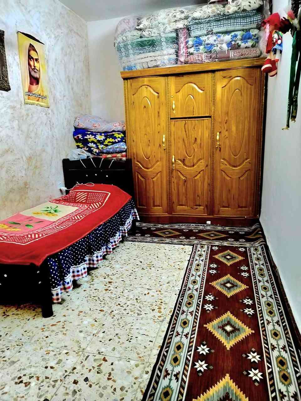 السلام عليكم بيت في الشعب الديوان بل قرب من شارع 25بيت طابو صرف بيت كامل مابيه نقص بيت طابق واحد اتصل ب هذا رقم / ***********
