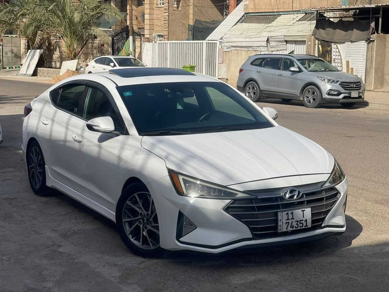 السلام عليكم
Elantra 2020 وارد امريكي 

السيارة جاهز من كل النواحي حادثها وسونارها بل منشور بدون دواخل

السيارة محركها 1600 توربو 201 hp  يعني ✈️

كير 7نمر DCT

* مواصفات 

فتحه سقف سلايت روف 

بصمه تشغيل 

بصمه أبواب 

ثلاث انضمه قياده (Normally .sport. smart)

دخول ذكي 

4عدسات +LED نهاري 

(السعر 142)
 للاستفسار 
***********
