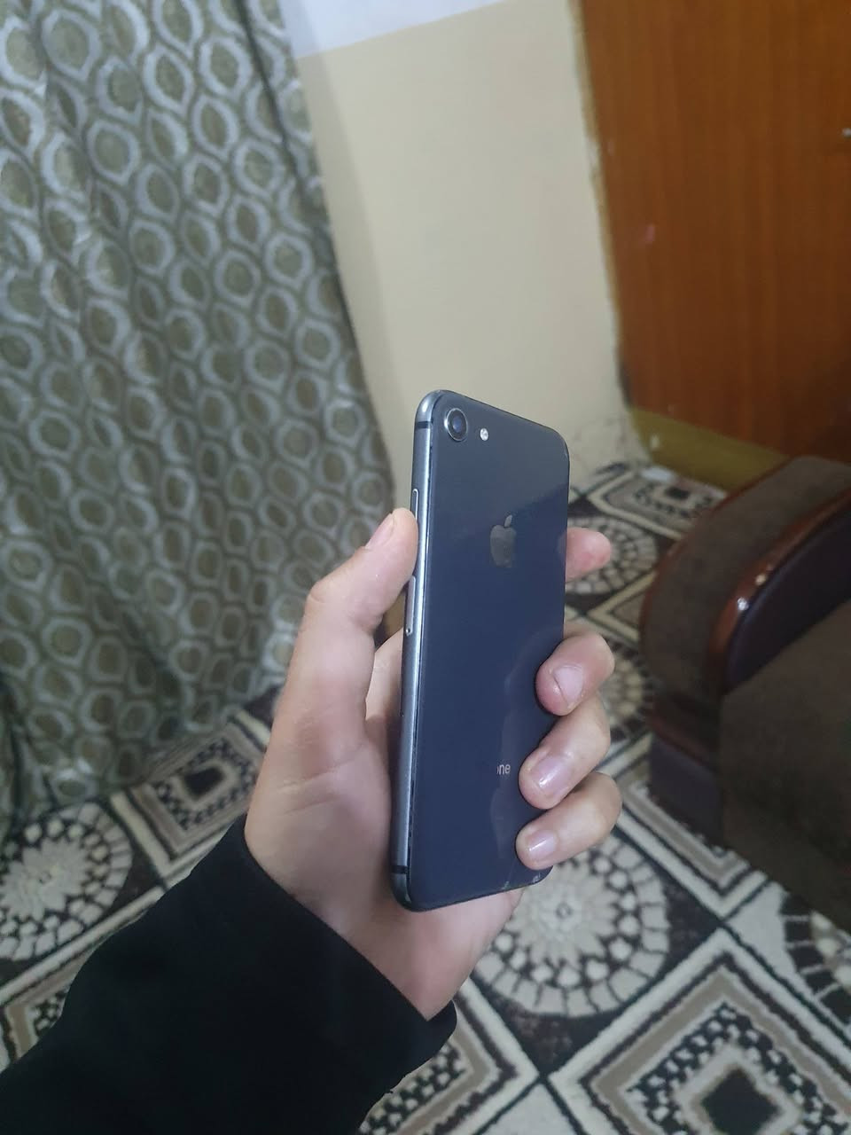 ايفون 8 عادي بدون عيب بس فقط شوية ضهره مفطور 55 الف كل شيء به شغال *********** 60 فريم ببجي
