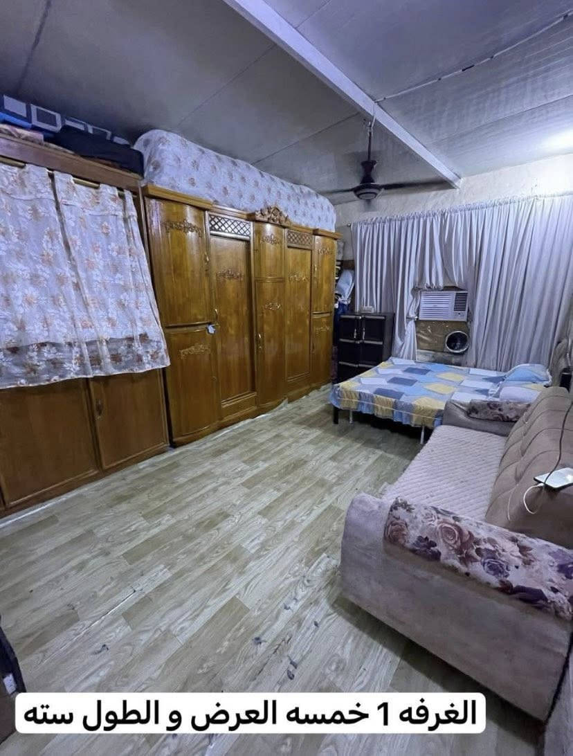 سلام عليكم عندي بيت تجاوز للبيع بزعفرانيه شارع المستشفى سعره 17 وبي مجال ***********
