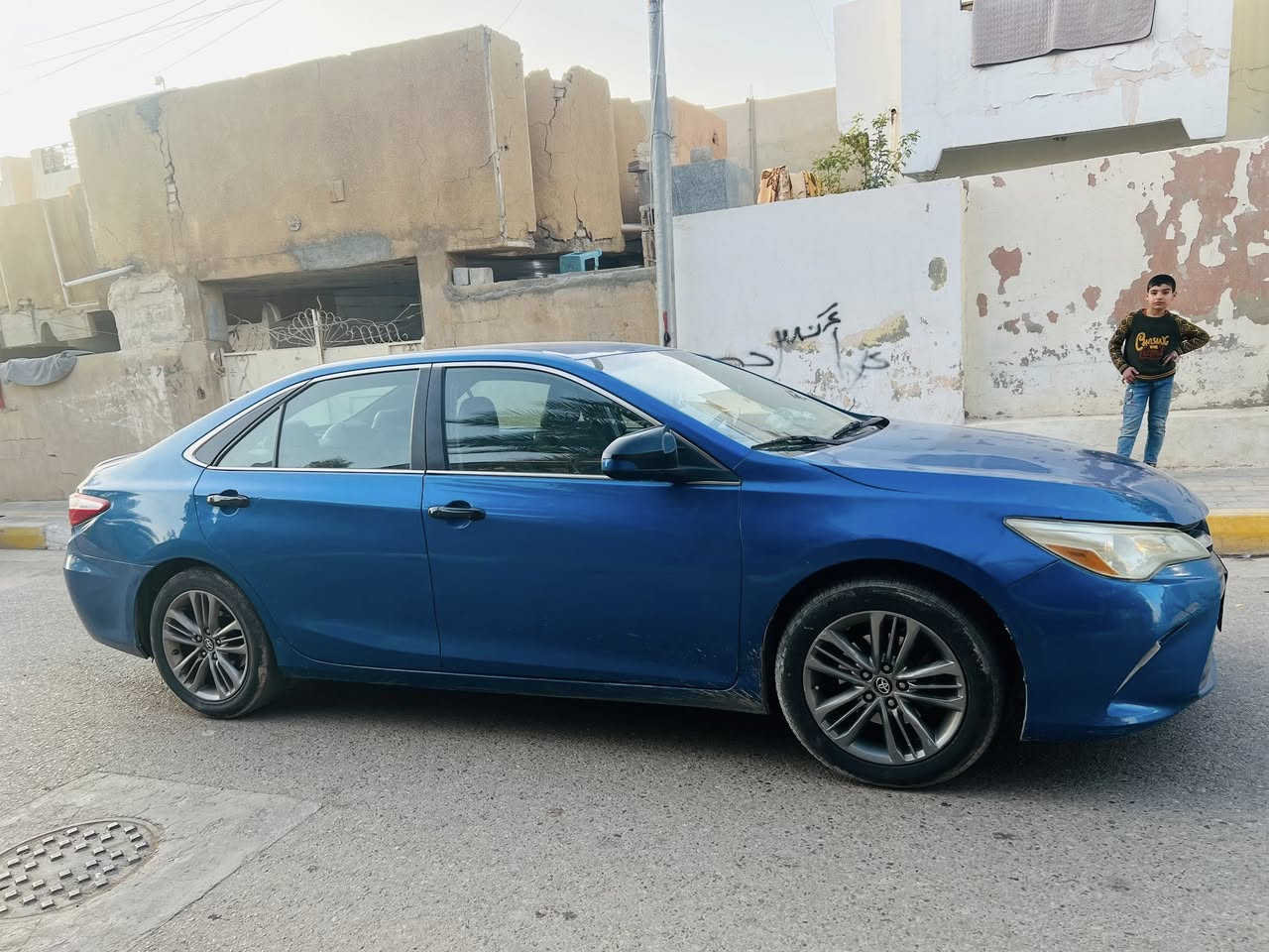 السلام عليكم 

من رخصة الادمن

تيوتا كامري 

2017

اللون ازرق 

وارد امريكي

بيها 5قطع 

السيارة گاعده وحلوه اي نقص مابيها 

السعر 138وبيها مجال للطيبين 

رقم الهاتف :*********** منصور
