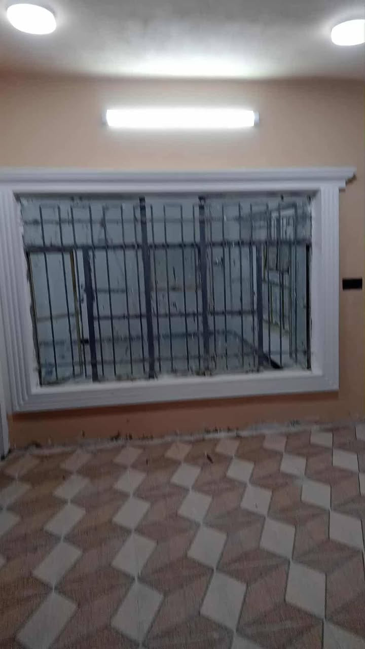 دار للبيع محموديه حي 17 طابو صرف قرب مدرسة المشاعل مساحه 230م ترميم جديد درجه اولى بناءه طابوق ومسلح غرفه فوك والارضي غرفه وحده وهول واستقبال ومطبخ وصحيات عدد 2 اي استفسار راسل الصفحه وعلى الرقم ‏‪***********‬‏
