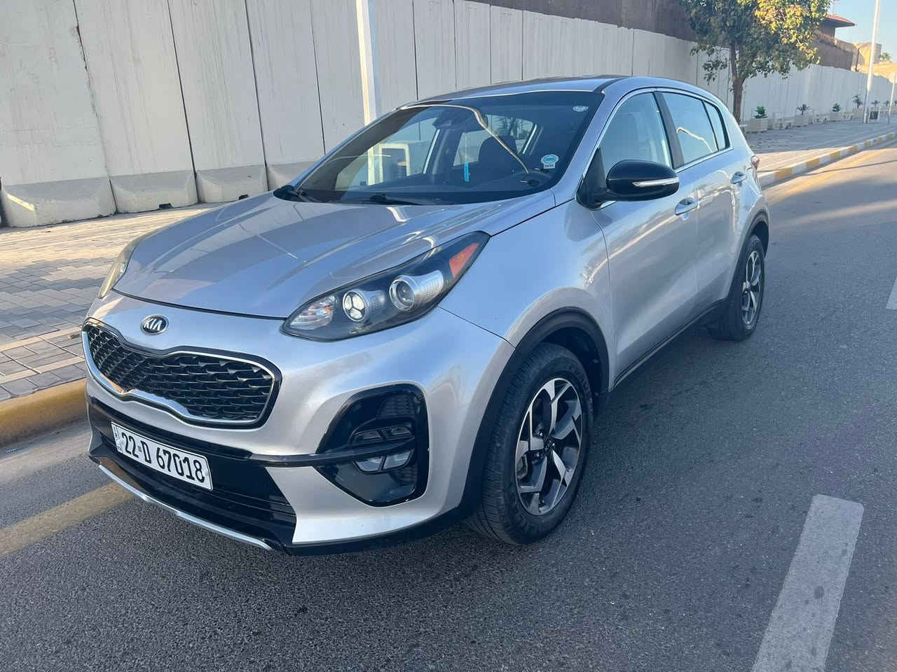 سلام عليكم
كيا سبورتج للبيع 
موديل 2020 للون سلفر مميز
وارد امريكي فقط جاملغ باب صبغ
صور الحادث مرفقه مع الاعلان 
السياره جديده وجاهزه
السياره رقم اربيل  
مواصفات السياره 
فور ويل درايف 
مكينه ٢٤٠٠ 
 ويل كروم 
اشاير بل مري 
تبريد قطعتين 
شاشه كبيرة 
كامره دواره 
تحديد مسار 
درايف مود 
مانع انحدار 
رادار جانبي 
رادر خلفي 
تحكم ستيرن جهتين 
كروز سرعة 
السعر 159
***********
