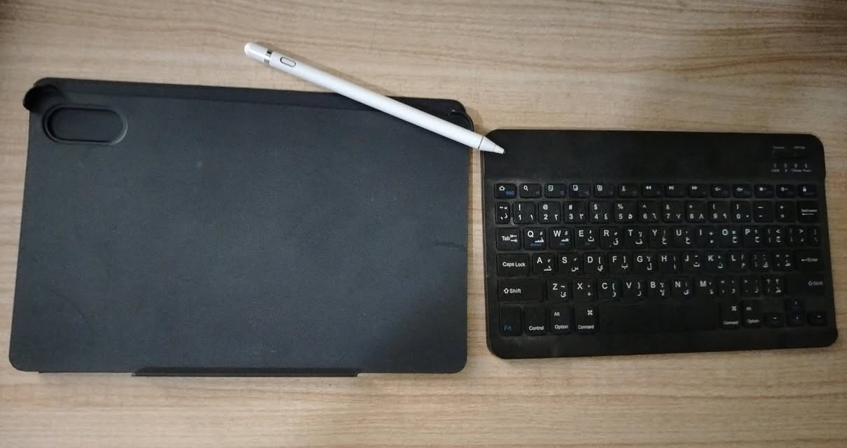 تابلت Honor pad X9 للبيع 
حالة التابلت / ممتازة استخدام اقل من سنة 
 مواصفات 
Ram 4 GB مع ROM 128
شاشة 11.5 انش الملحقات / كفر للتابلت وكيبورد وقلم وشاحن 
 ياتيك مع العلبه بسعر 150 قابل للتفاوض 
 مستعجل جدا على البيع قبل نهاية السنة  
للتواصل/
*********** واتساب
بغداد السيديه
