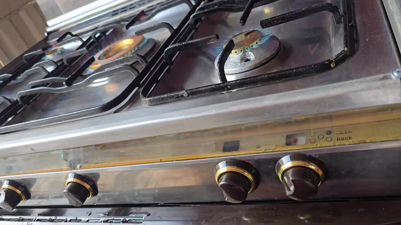 طباخ كريازي مصري نظيف اخو الجديد شرط النار سعره ٢٥٠الف الشراي يتصل *********** ***********
