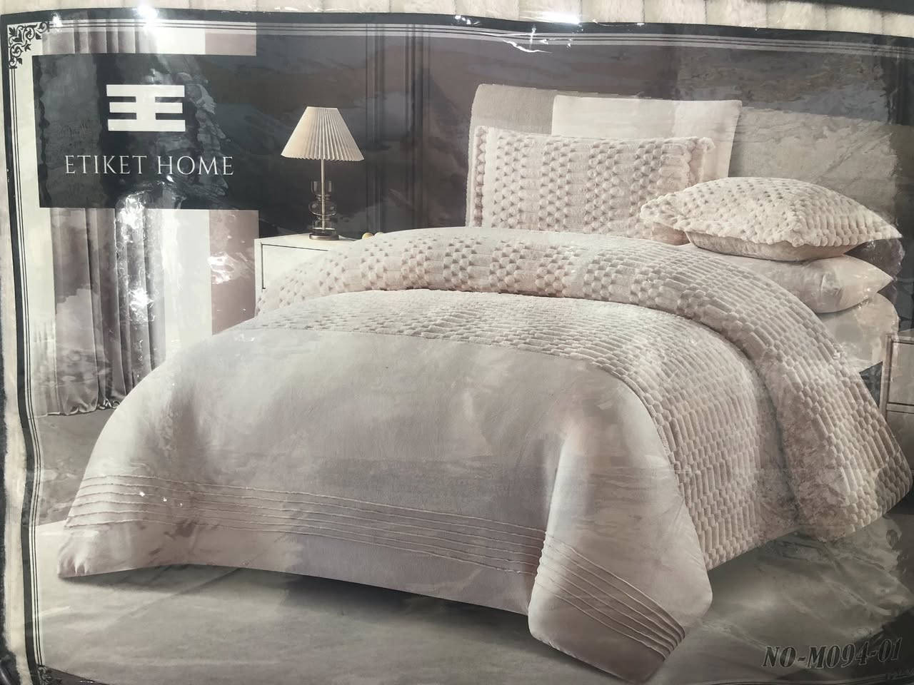 ✨ لحاف قديفة فروارنب ثقيل – كينك سايز ✨

طقم فاخر ودافي جداً، خامة قديفة فرو ناعمة وثقيلة، مثالي لأجواء الشتاء، ويجي كامل متكامل 👌

محتويات الطقم (6 قطع):
 • 1️⃣ لحاف:260 × 240 سم
 • 1️⃣ شرشف مطاط (فِتِد): 180 × 200 + 30 سم
 • 2️⃣ وجه مخدة بحافة: 50 × 70 + 5 سم
 • 2️⃣ وجه مخدة سادة: 50 × 70 سم 
السعر 115الف توصيل مجانًا كافة محافظات العراق 
العنوان النجف الاشرف شارع سلام جامعة مجاور مدارس بانيقيا 
***********يوجد واتساب
