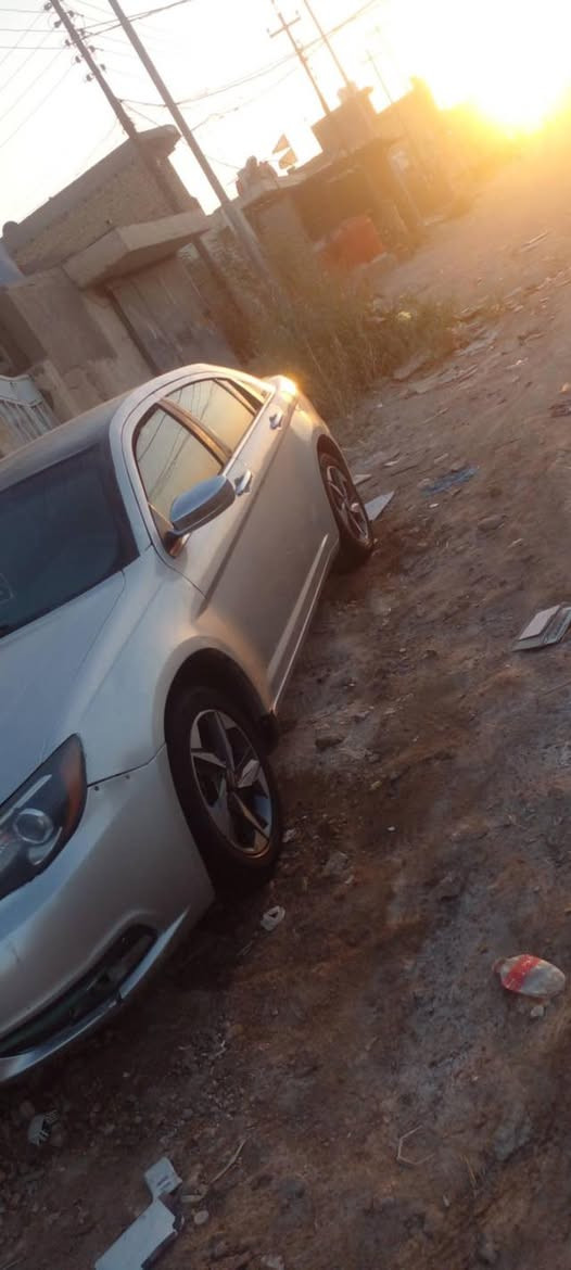 السلام عليكم
سياره Chrysler c200 2013 
محرك 3600
لون رصاصي 
رقم بابل الجديد
السنويه ٢٠٢٨ تنتهي
اشتريتها تاجيه معمره قماره وجاملغ خلفي وبيهن معجون 
اشتريت على هذا الوضع وابيع نفس الشي كوم حديد
مبدل حداديه امامي خلفي  كامله
كير ومحرك خير مــن الله 
***********
مكاني ذي قار
السياره باسمي ومداور ثاني يوم شرط
اكفلك فقط المداور 
الشراي يتصل وبيه خير ويدلل
معروضه ٤٨ وبيها مجال
