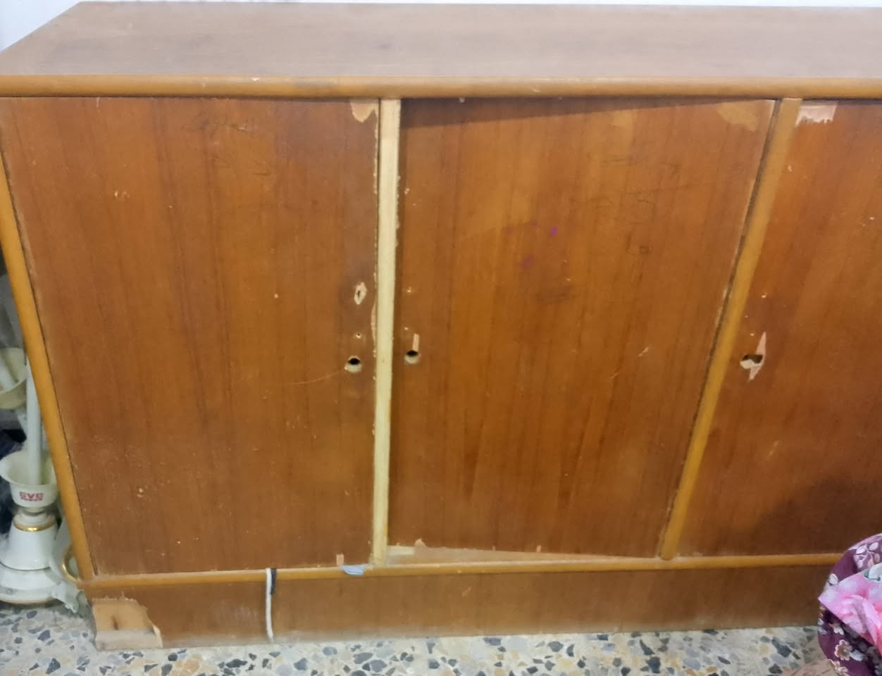 كنتور للبيع سعر 60 
بوفية سعر 30
للتواصل ***********
