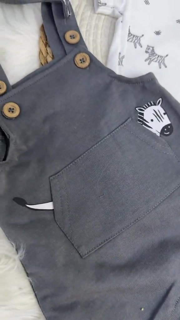 اوفر ولادي ٣ قطع يجنن 🧸✨ يتكون من: 👕 بدي 🩳 اوفر شيالات 🧢 قبعة 📏 يلبس من حديث الولادة لعمر ٩ أشهر 💰 السعر: ١٣ ألف فقط للطلب واتساب فقط 📲 *********** ***********
