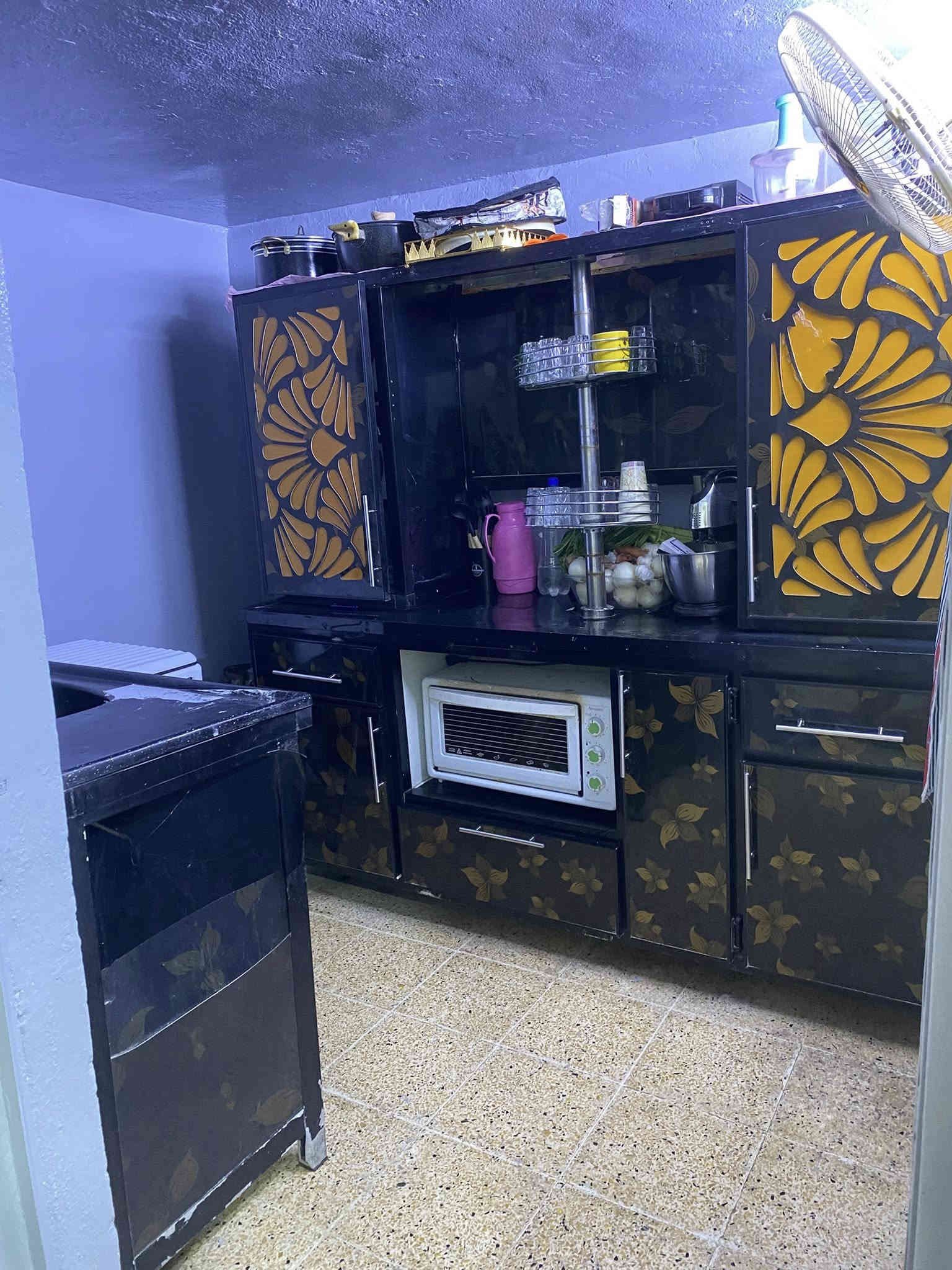 دار للبيع ١٠٠ متر تجاوز بي كرت سعر ١٨ مليون عنوان موصل جانب الايمن حي الاقتصاديين خلف معهد التفوق 
الدار يحتوي على :
غرفه ٥*٥ 
هول 
مطبخ 
صحيات 
كراج 
سطح 
حديقه خارجيه 
خدمات ماي متوفر ٢٤ ساعه وكهرب ٣ خطوط الشارع ترابي مقابل البيت حديقه  تواصل على رقم ***********
