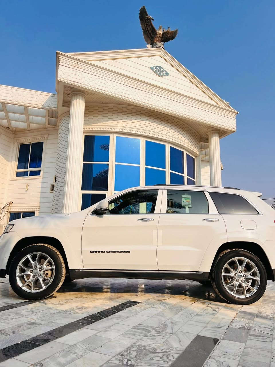 السلام عليكم شباب 
 للبيع جيب سومت 3 شاشات 2020  خليجي اعلئ فئه بلجيب  💪
وكاله هارلم  🇺🇸
مكفوله كفاله عامه من البارد و الزلغ  كارتون  مال جناي حصرآ 
ماشيه 45  الف كيلو متر  شرط الفحص والجهاز والسونار 
 فول مواصفات ١/١ سومت  
شاشات 3 
رادار امامي 
رادار جانبي نقطه عمياء 
سياقة الاليه مع تحديد المسار 
داخل مشمشي   + سقف كنتاره 
حجم المحرك: 3600
فور ويل 4/4 ماوس 
دبل سلايت بانوراما 
تشغيل عن بعد 
شاشات 3 
شفتات ستيرن 
جنطه كهربائي شفط 
دبل كزوز خلفي 
حساسات اماميه + خلفية 
بصمه تشغيل بصمه ابواب
سستم صوت 12 سماعة هارمن كاردون  
دمامي خلفي بلصندوك
قطعتين تبريد ثلج 
كشن خزن ميموري 3 وضعيات
 مقاعد جلد اصليه مشمشي كهرباء (تدفئة+تبريد) 
 كشن خلفية تدفئه
تدفئه بلاستيرن 
سيدي بلجكمجه  مع ريموتن تحكم بلشاشه 
مري  شفط 
مري قلاب ويه ال R
يدات ستيل اصل 
الداخل صاج ملكي  
 نظام_خرائط(نظام ملاحة)_Navigatio
 كامرة خلفية دوارة اصلية
 استيرن كهرباء +  تدفئة
 فول تحكم استيرن (جهتين امامي + جهتين
 مري _جانبي_تدفئة مرايا_جانبية_حساسة_للضباب_تعمل_
تلقائياً + اشارة بالمري 
 لايت عدسة زينون يصعد وينزل ويه الستيرن 
كشافات زنون 
زراكات لايت 
  باتري جديد تخم تايرات جديد انتاج 25  صدر جديد 
مشدود لايت زينون اوزون 3 عدسات ب 400 دولار يعني مسبه 😂
كاعيات شركه جيب
بصمات 2 شركه وياها 
كلوب طوارء بلجنط
 برده صندوق شركه 
الاسبير المقدس بعد منازل 😅 انتاجه 19 مال شركه 
السياره جديده بمعنئ الكلمه ولا كلوب مشتغل بلدشبول حته السيرفز طافي 
رقم بغداد بسمي شخصيآ الجديد الدولي وهزه جديده 

للاستفسار / ***********
