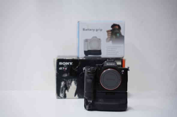 Sony a7RIII
مع كرب بطارية 
مع حقيبة مع ترايبود ثلاثي جديد غير مستخدم 

2-Sony a6400

3-ronin - SC

للبيع التواصل 
***********

العنوان كربلاء شارع الروضتين استوديو فلاش
