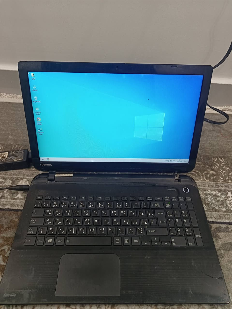 السلام عليكم لابتوب توشيبا الياباني الاصلي cori5 هارد 250 رام 4 بطاريتها ضعيفه لازم عشحن وتشتغل وياها شاحنه تفيد لليوتيوب للدراسة للأفلام شاشاه جبيره السعر 65 وبيها مجال مكاني بصره حي الزهراء قرب مستشفى النفط  الرقم ***********
