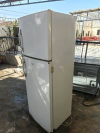 للبيع شرط التشغيل  ثلاجه كبير 70 الف ثلاجه صغير 60 الف  طباخ 80 الف  م...