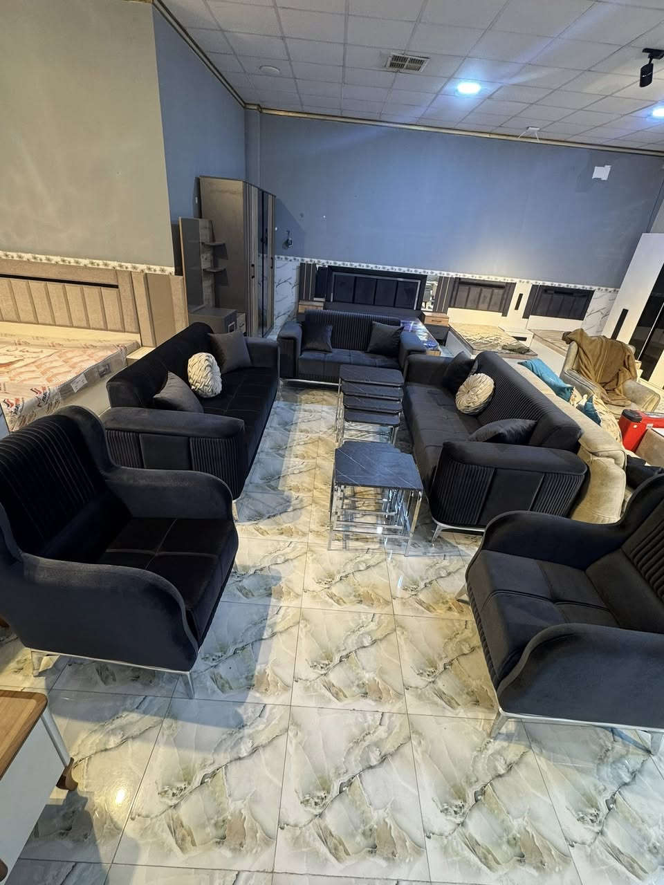 شركة ديڤان للأثاث
بمناسبة شهر رمضان المبارك 🌙✨
مسوين تخفيضات مميزة وأسعار خاصة على أغلب الأثاث.

نوفر لكم:
🛋 قنفات مودرن وكلاسيك
🪑 ديوان حسب الطلب وبالقياس واللون اللي يعجبك
🍽 ميز طعام بتصاميم أنيقة
🛏 غرف نوم كاملة
🪵 كنتور دستور سليماني
🪟 طبلات بأنواع وأشكال مختلفة

✔️ تفصيل حسب الطلب
✔️ قياسات خاصة
✔️ ألوان على ذوقك
✔️ جودة عالية وأسعار مناسبة

💳 تقسيط مريح جداً يشمل الجميع

فرصتكم بهالشهر الفضيل حتى تأثثون بيوتكم بأجمل الأثاث وبأفضل الأسعار.

📞 للاستفسار والطلب:
***********
📱 واتساب متوفر

شركة ديڤان للأثاث — كل ما تحتاجه لبيتك تلقاه عدنا
