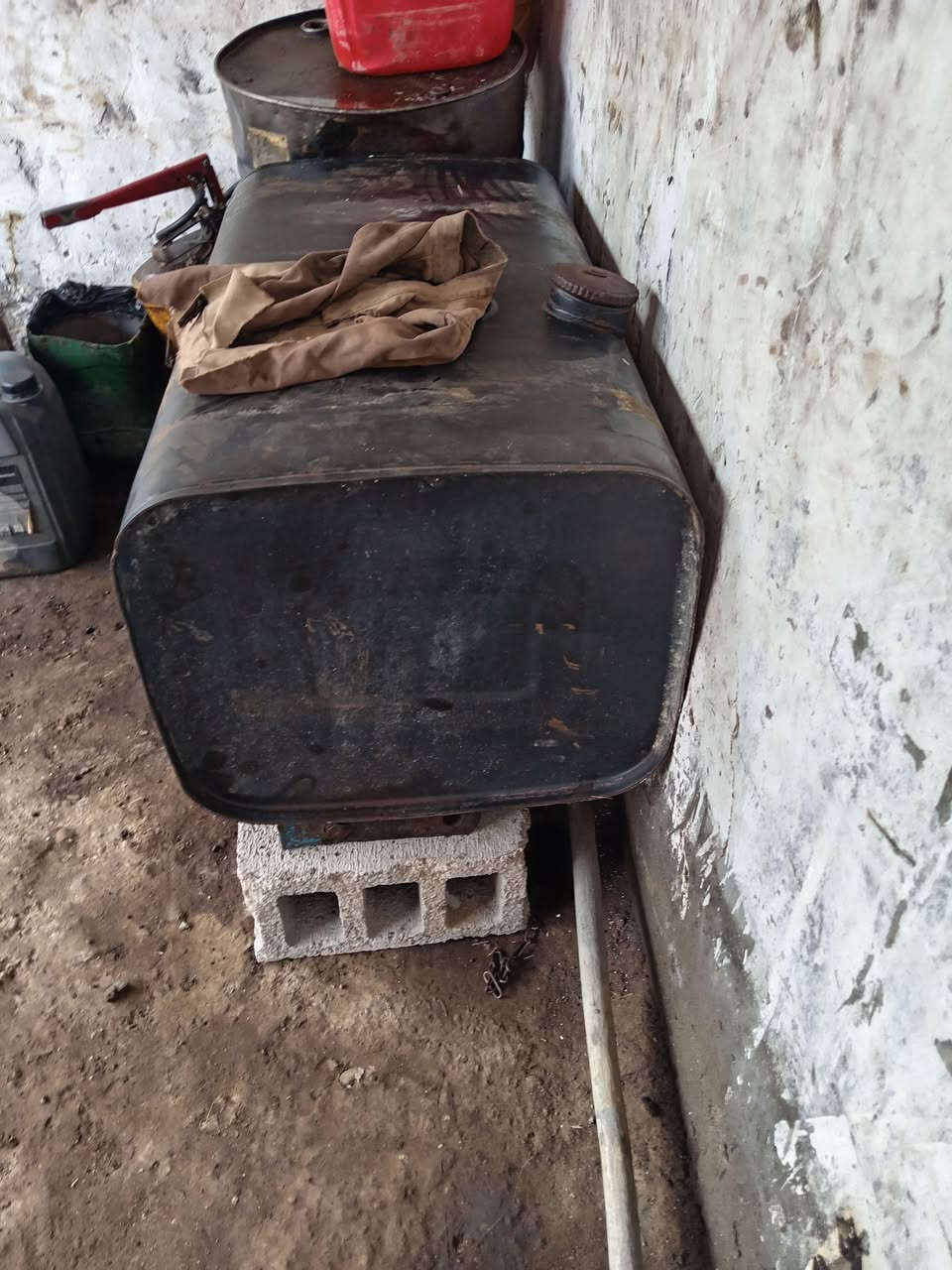 السلام عليكم تانكي كاز 300 لتر للبيع كامل هوا أو قواعده مكان ديالى الاستفسار ***********
