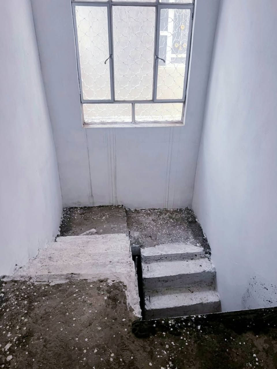 #للبيع دار سكن للبيع 

#الموقع الاحمر مقابل شارع المقداد

#نوع العقار  عقد زراعي 

#المساحة 175م 

#المحتويات   البيت طابق واحد مكون من .استقبال . صالة مطبخ .  2غرف نوم  
#السعر 
لمعرفة السعر الاتصال على الرقم  ***********
