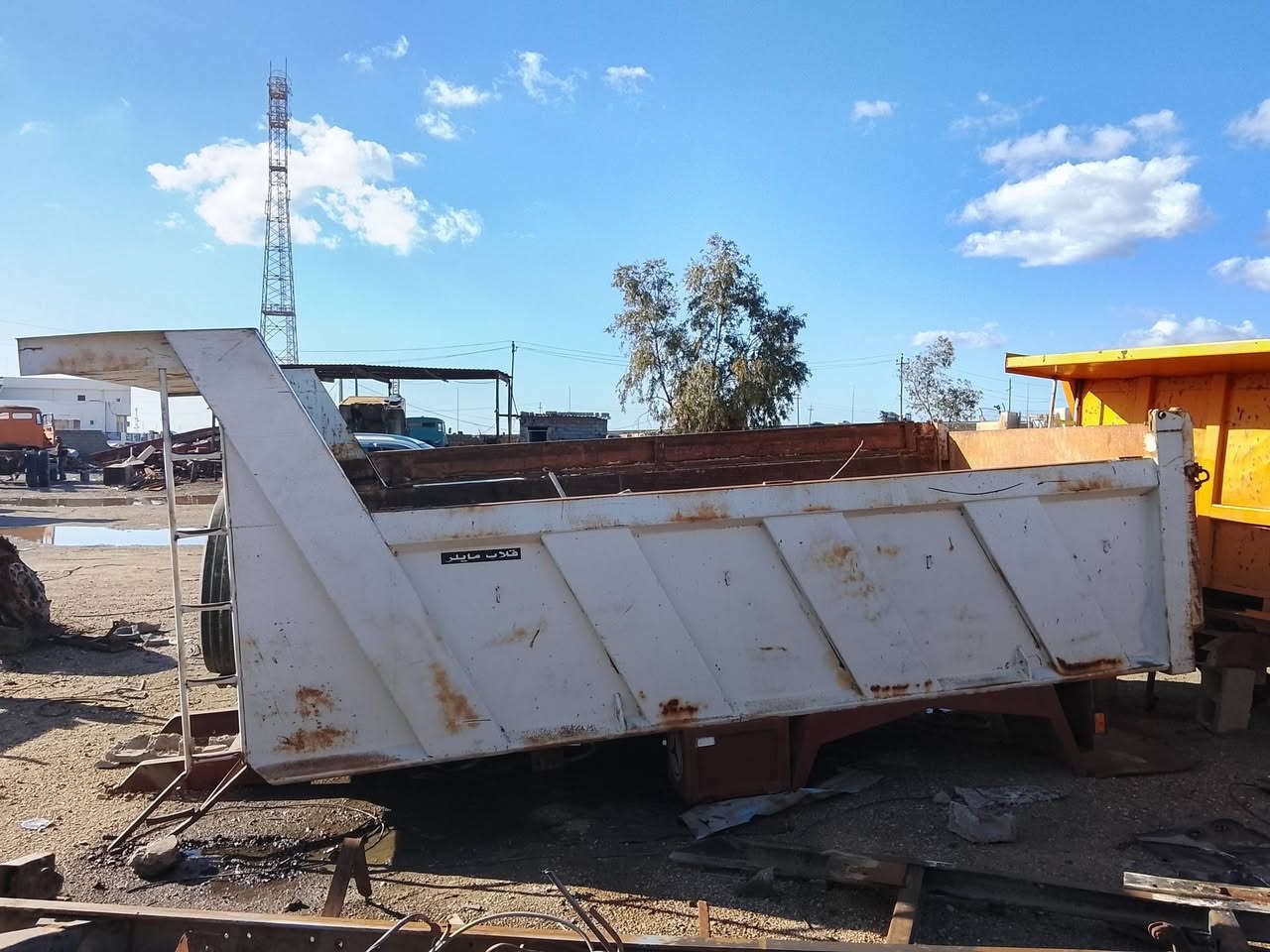 بدي البي مايلر للبيع صندوق جديد بس الدبل شاصي عدل چنل ونج الماني 
***********
