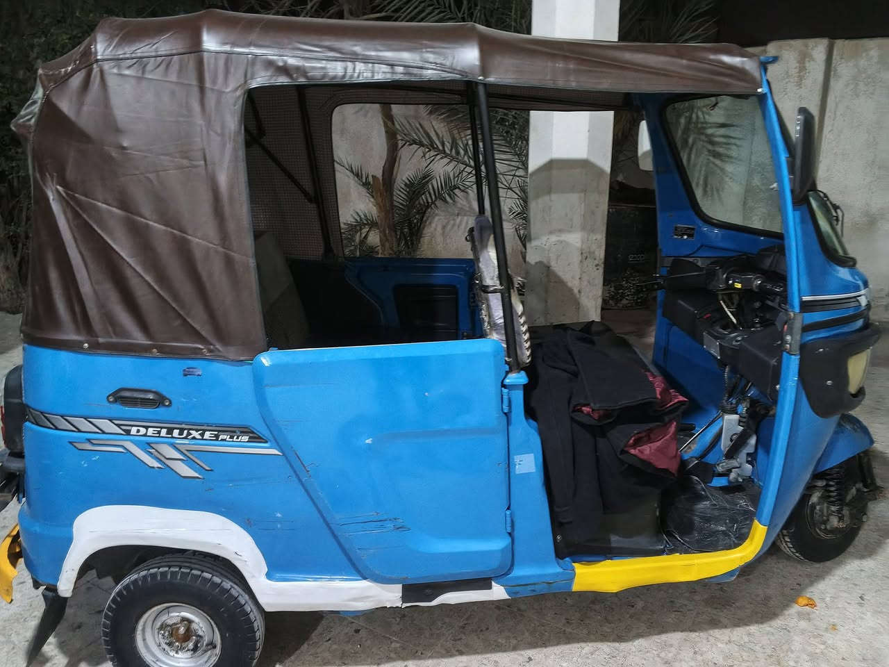 تكتك للبيع 22 محرك كفاله من التجفيت رقم نكليزي الكشرة نضيفه كلش السعر 7 وبيها مجال ***********
