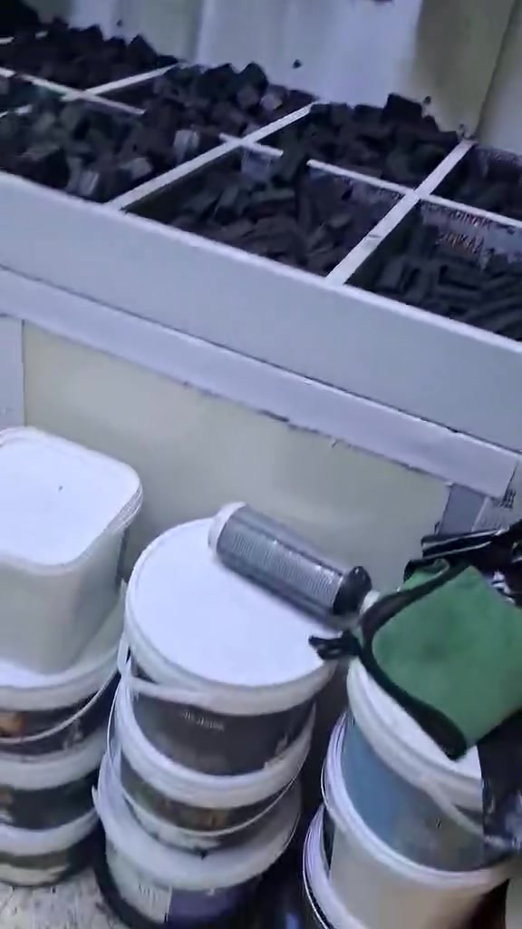السلام عليكم محل نراكيل لبيع المحل خير من الله لعدم التفرغ المكان حي الوحده مقابل جامع الامام الرضا كامل المحل بي مسواك وبي سبلت وكل غراض متكامل ديكور جديد الرقم *********** عدم التفرغ
