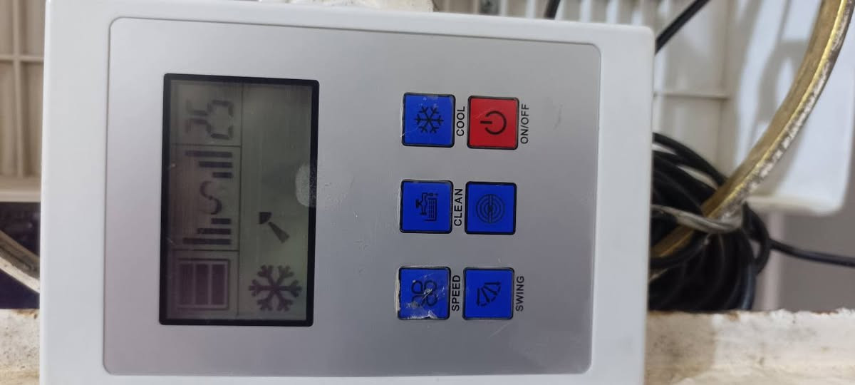 مبردة للبيع حجم 2ونص
مستعملة 20 يوم
مع وصل الضمان سنتين2
***********
