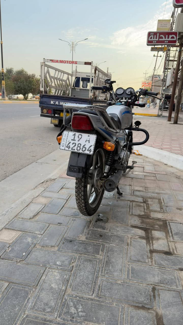 سلام عليكم
دراجة دايون 2019 رقم وسنوية كربلاء بأسمي

دراجة نظيفة وجاهزة للبيع 
زوج تايرات جدد
كلجات جدد
محرك مجفت ونظيف 
والصور توضح كلشي

سعرها مليون و75 الف وبيها مجال بسيط جماعة ال950 ما ابيع 
مكاني حي التحدي بس العصر موجود

***********
