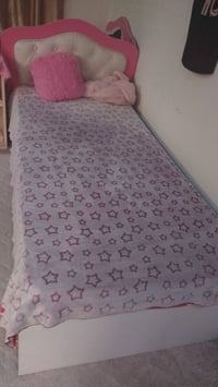 اشتي • سرير ٢ • ميز تواليت