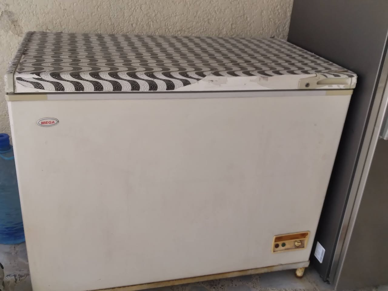 ثلاجة ومجمدة للبيع
شغالات عالفحص
٢٥٠ وبيهن مجال  
بغداد حي العامل شارع ٣٠
الاتصال ***********
